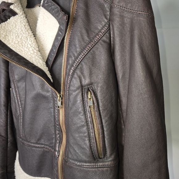 BOSTON PROPER LEATHER BOMBER JACKET WITH FLEECE LINING, ZIPPER ACCENTS. Size S - Picture 7 of 7